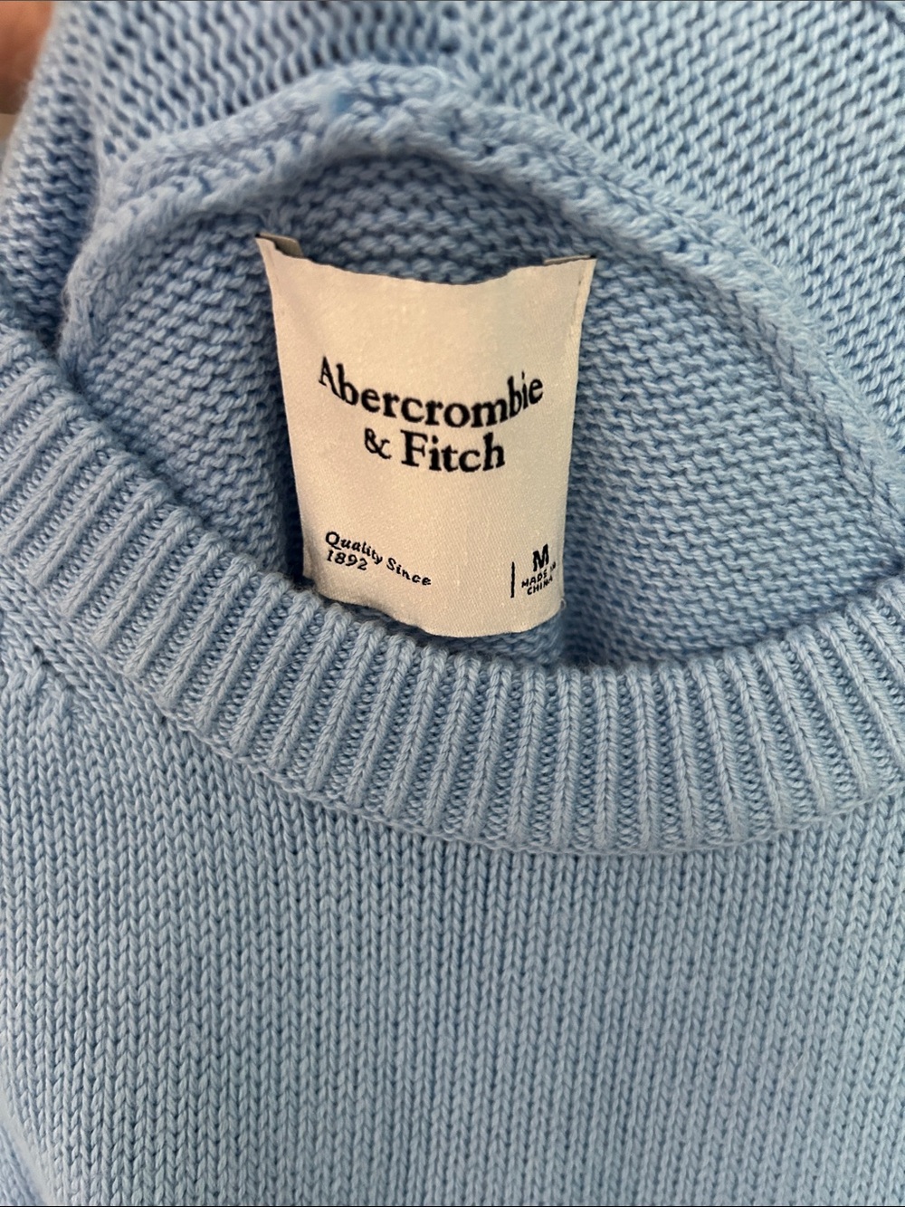 Abercrombie & Fitch Blue 'SALTY' Crewneck Sweater, like new, sz M - Picture 3 of 4